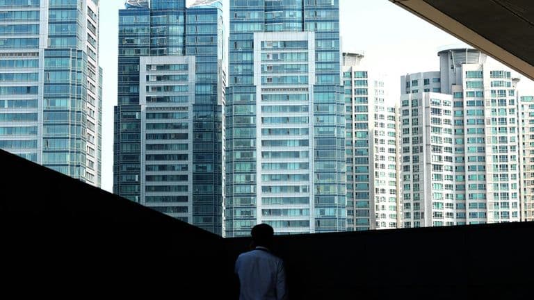 Commercial Real Estate Shows Cautious Optimism in Mid-2025