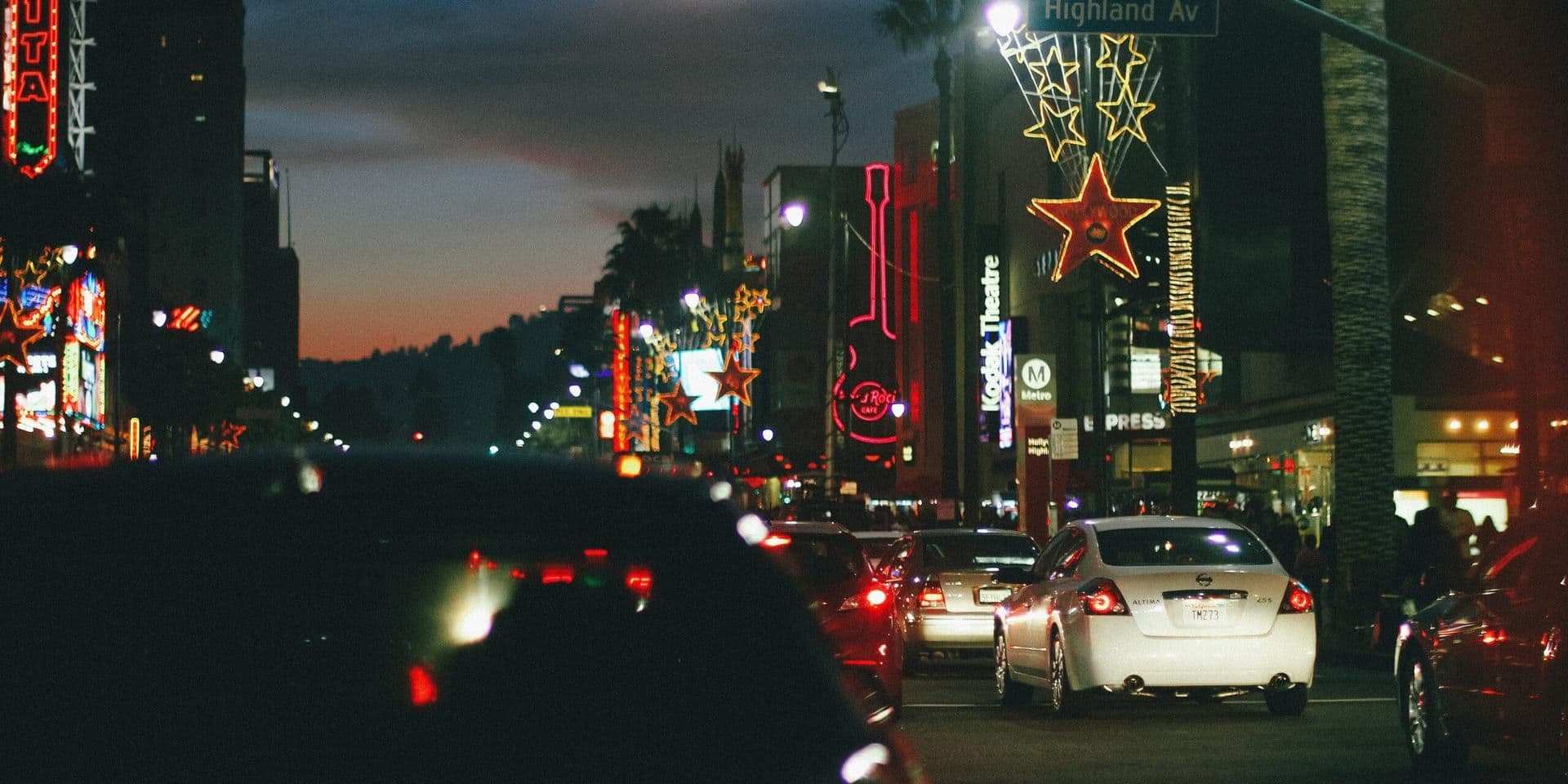 Holiday Shopping Momentum Boosts U.S. Retail Sector Mid-December