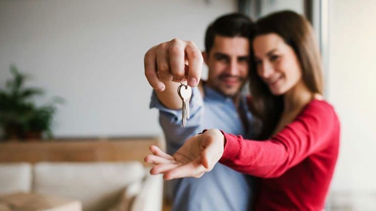 LA Home Sales Hold Steady Amid Seasonal Softening; Local Open House Event Draws Crowds