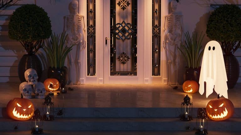 Hollywood Forever Cemetery Hosts Outdoor Movie Nights