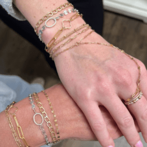 Black and white simple minimalist modern line beauty salon logo (24)